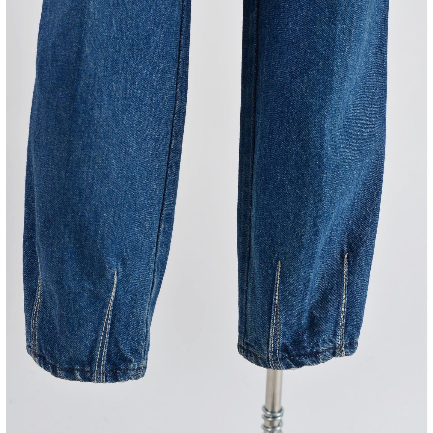 vintage 1980s Gitano elastic waist denim tapered leg mom jeans.