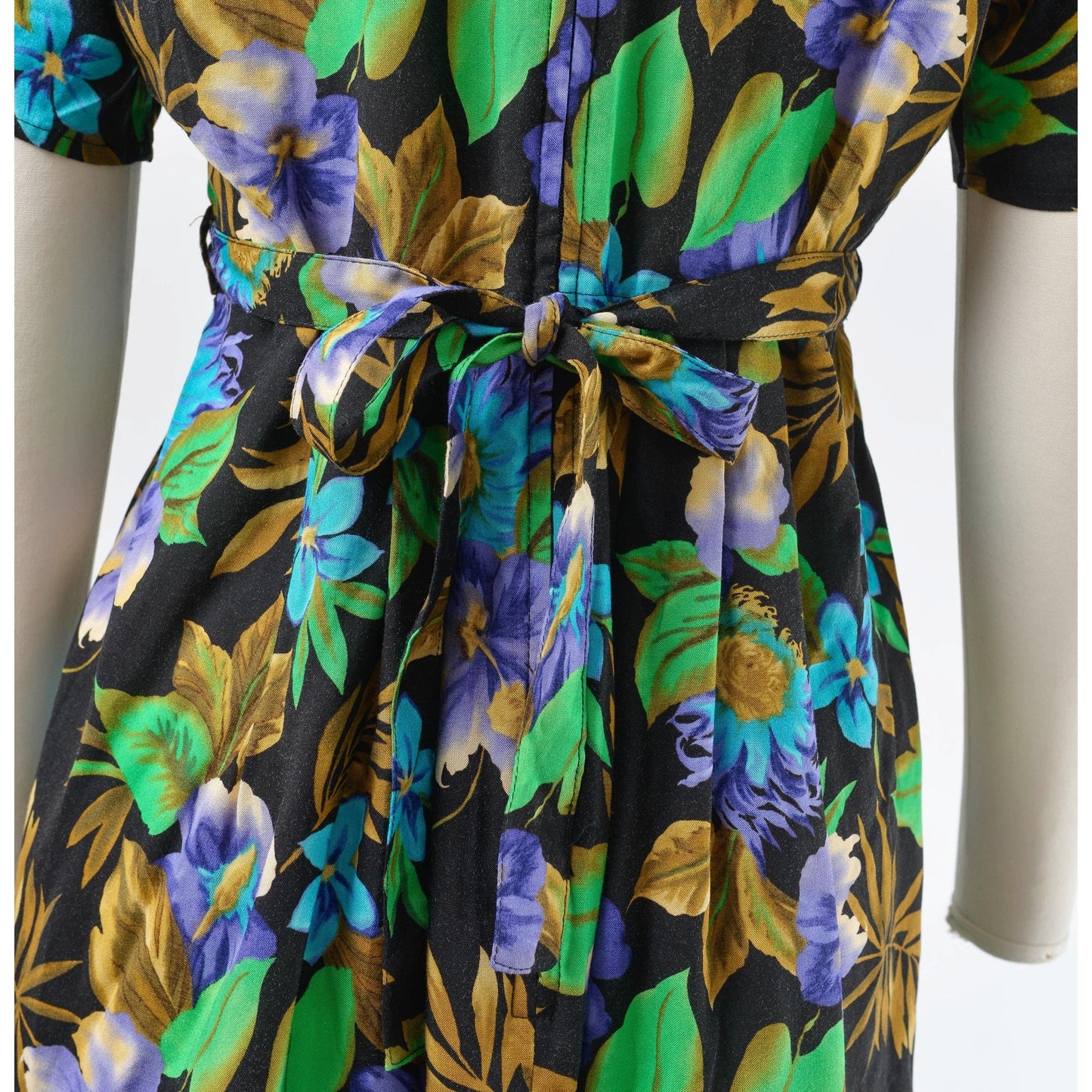 Close up view of back waist ties on 90s floral Hawaiian dress.