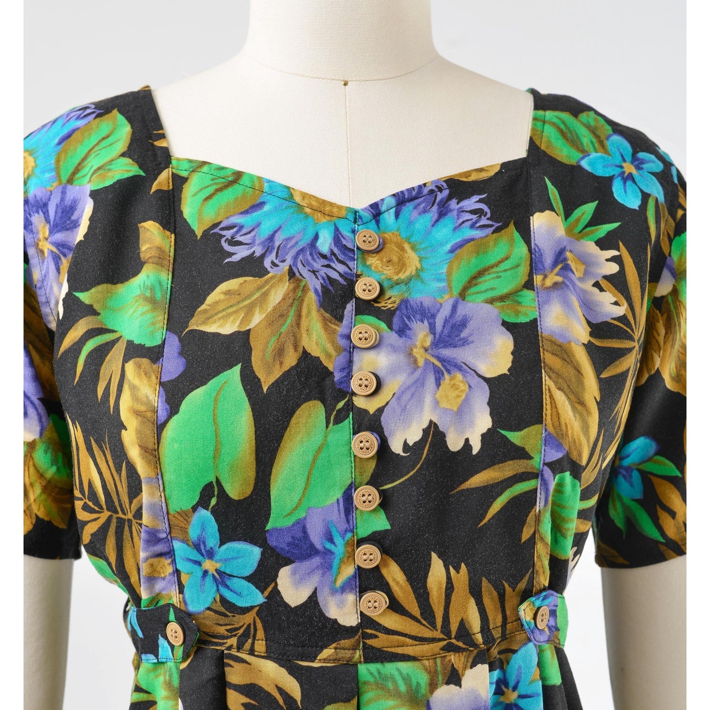 Close up view of neckline on 90's vintage Hawaiian floral dres.
