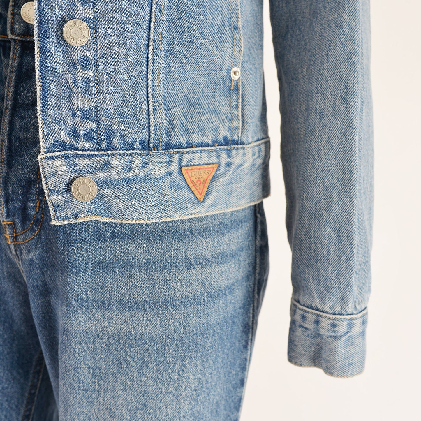 Vintage 1990s denim Guess short fitted jean jacket.