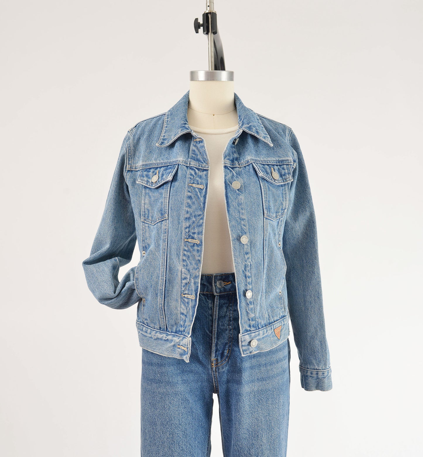 Vintage 1990s denim Guess short fitted jean jacket.
