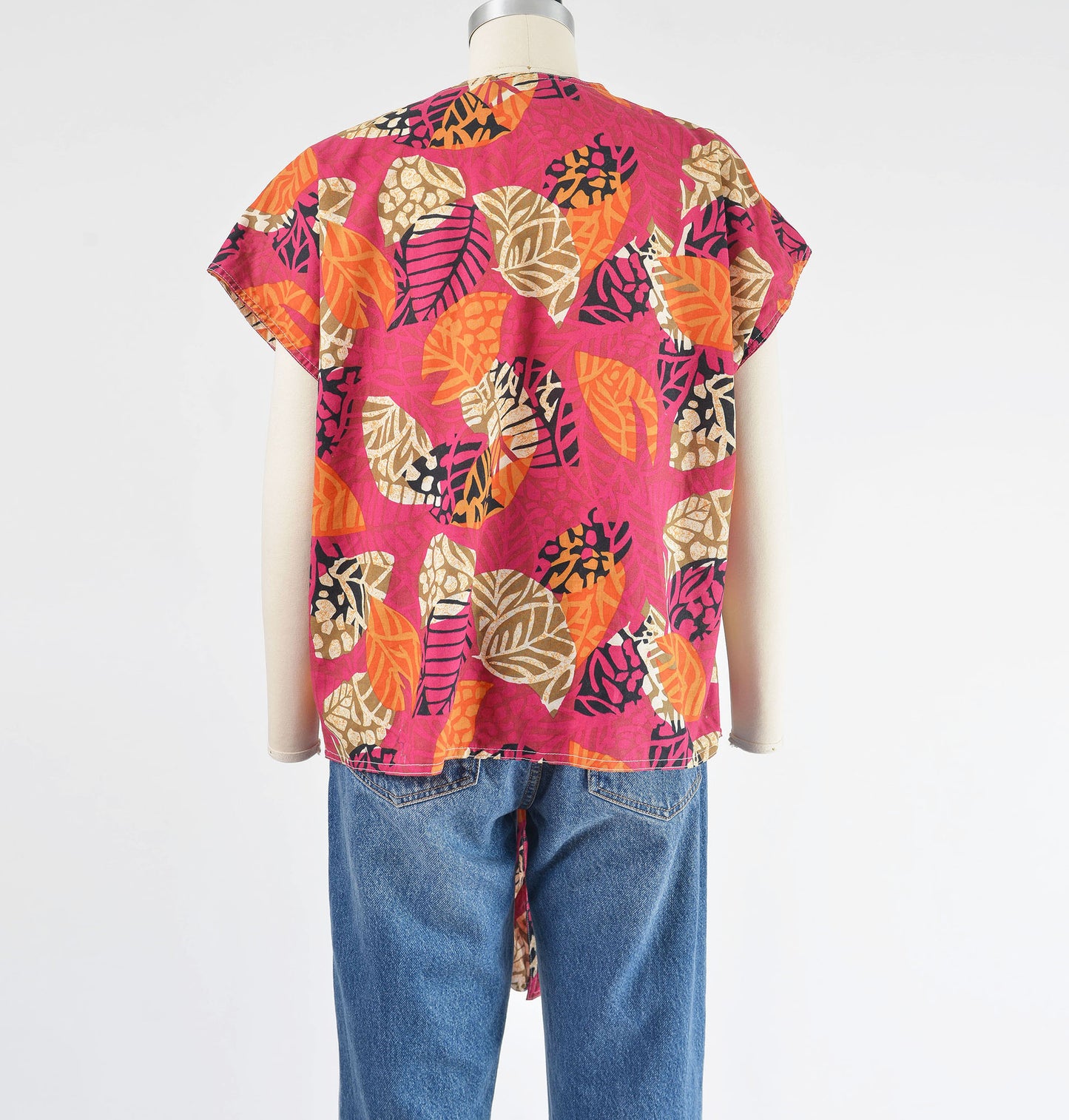 vintage 90s pink leaf print cotton tie waist shirt. Back view.