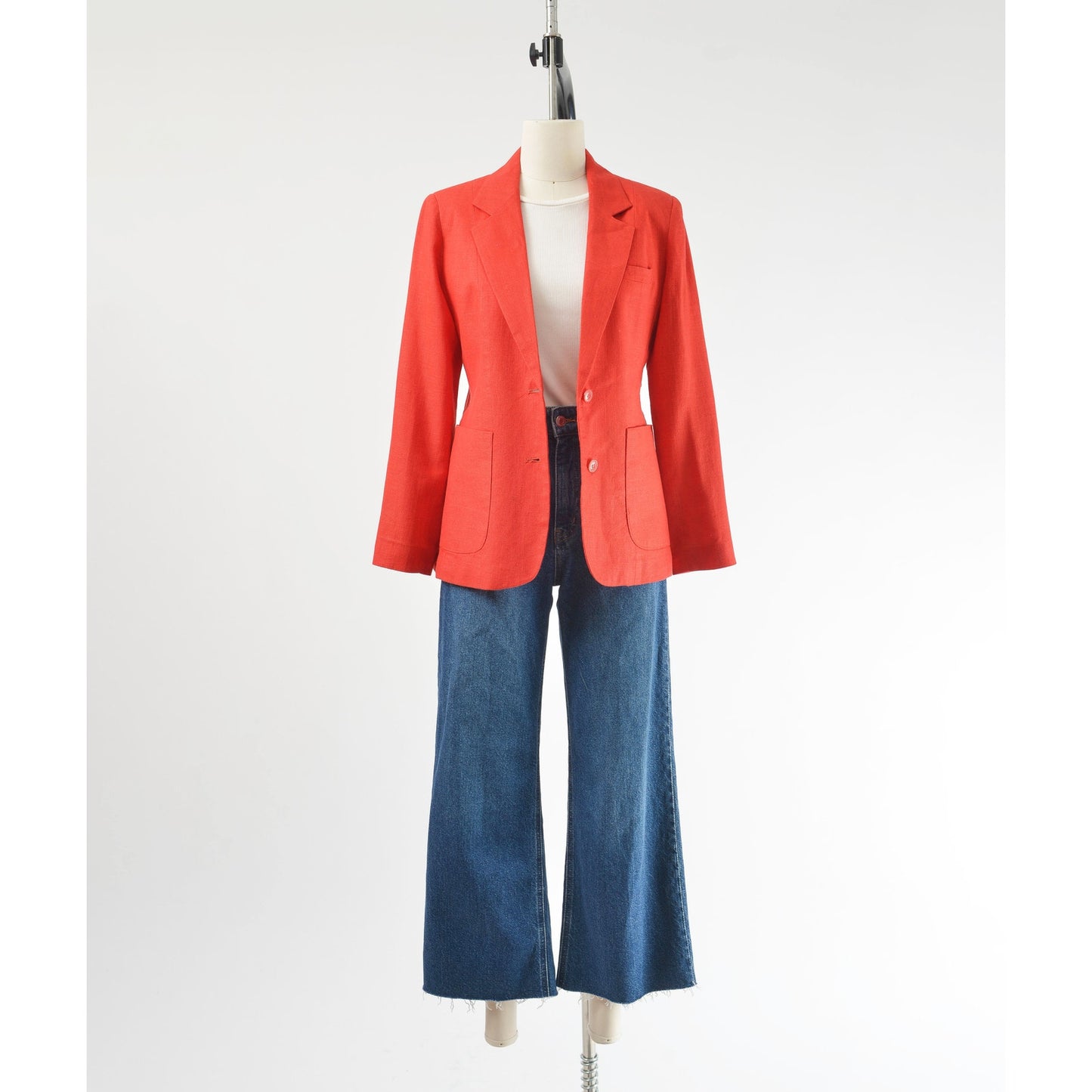 Full front view of Vintage 1970s red linen and rayon blend blazer. Fitted silhouette. Two button closures with large hip pockets. 